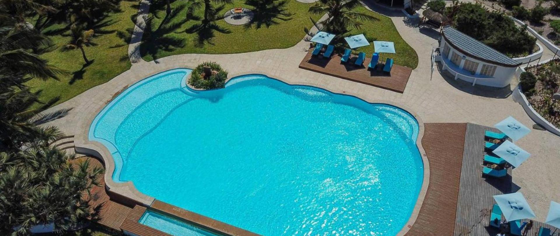 The sparkling swimming pool at Vilanculos Beach Lodge